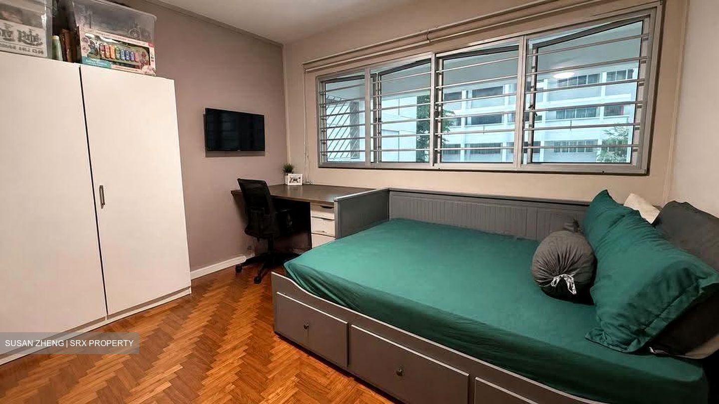 Blk 327 Jurong East Street 31 (Jurong East), HDB Executive #611855461